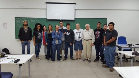 Professores Ricardo e Iuda com bolsistas que ajudaram na organização deste minicurso 